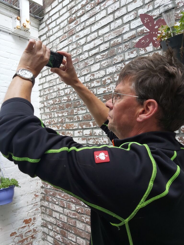 Tom Bartelds BiljoenKeur verzorgt een Bouwkundige Keuring - Tom Bartelds objectieve bouwkundige keurder - Biljoenkeur - 06 455 600 68 - mail@biljoenkeur.nl - Bouwkundige keuring met rapport - Meeloopkeuring zonder rapport - dakinspectie - Kruipruimte-vloerinspectie - Indien toegankelijk is het raadzaam voor aankoop of verbouwing deze ruimte te (laten) onderzoeken - Oplevering Werkzaamheden rapport - bovengronds funderingsonderzoek - historische woonhuizen en monumenten -