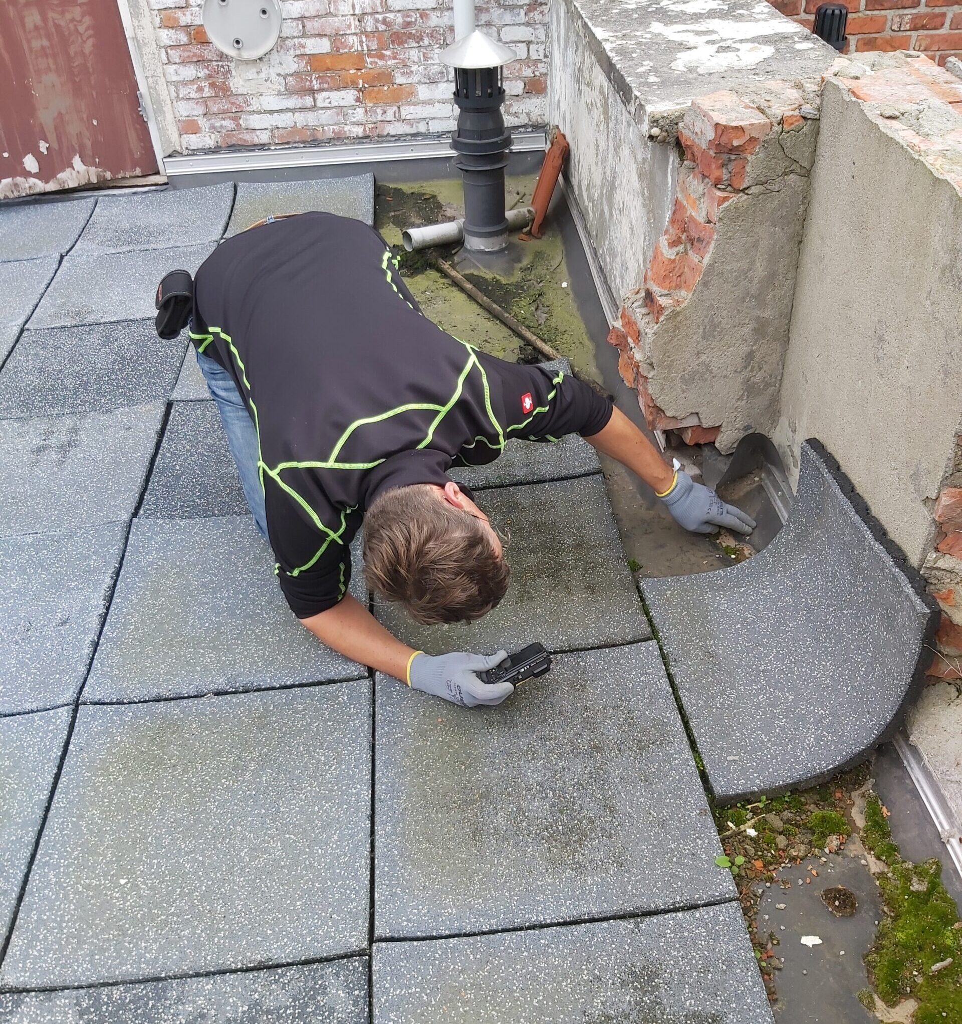 Tom Bartelds BiljoenKeur verzorgt een Bouwkundige Keuring - Tom Bartelds objectieve bouwkundige keurder - Biljoenkeur - 06 455 600 68 - mail@biljoenkeur.nl - Bouwkundige keuring met rapport - Meeloopkeuring zonder rapport - dakinspectie - Kruipruimte-vloerinspectie - Indien toegankelijk is het raadzaam voor aankoop of verbouwing deze ruimte te (laten) onderzoeken - Oplevering Werkzaamheden rapport - bovengronds funderingsonderzoek - historische woonhuizen en monumenten -